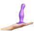 Strap-on-me Curvy M - zakrivené dildo s prísavkou (fialová)