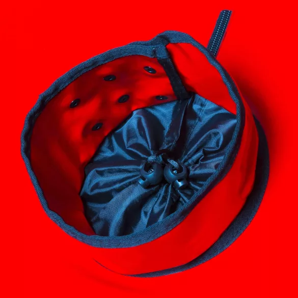 Secretdome - BDSM sex kabína s otvormi (čierna)