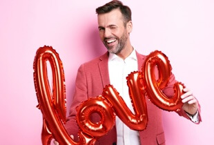 Nápady na Valentínske darčeky pre mužov, aby večer bol plný vášne